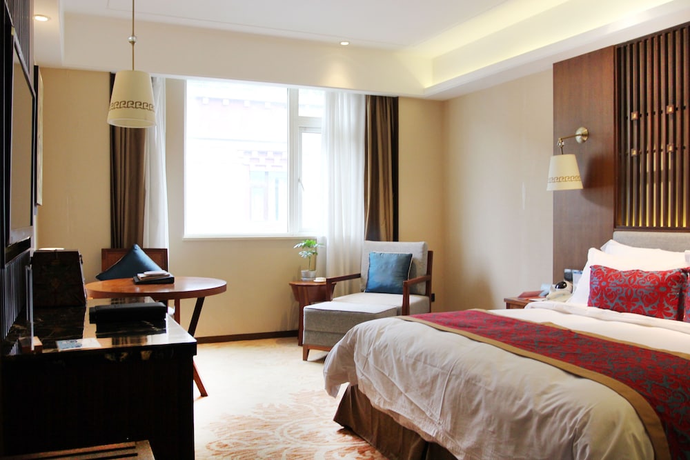 Premium Room, 1 King Bed photo 3