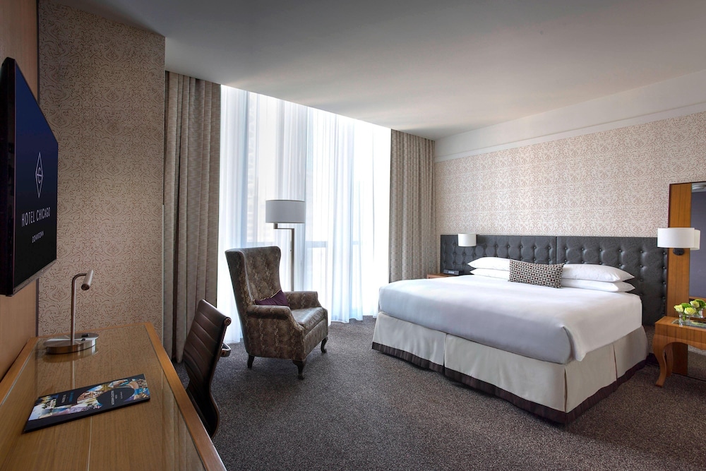 Deluxe Room, 1 King Bed, City View at Hotel Chicago Downtown, Autograph Collection in Chicago