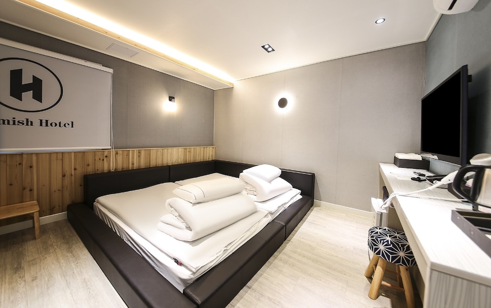 Family Triple Room, City View