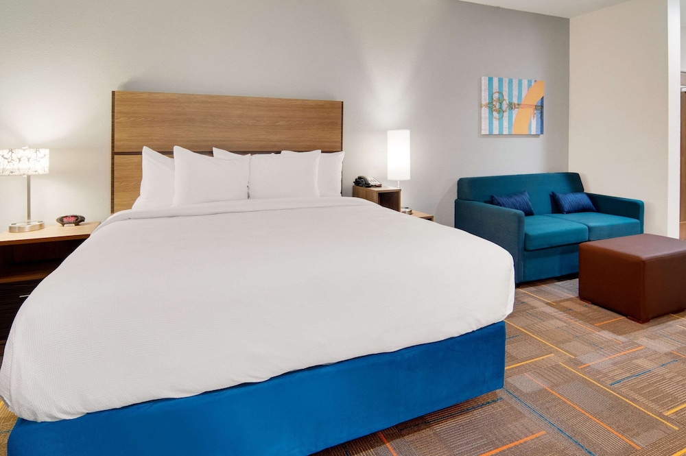 Suite, 1 King Bed, Accessible, Non Smoking - Photo 9