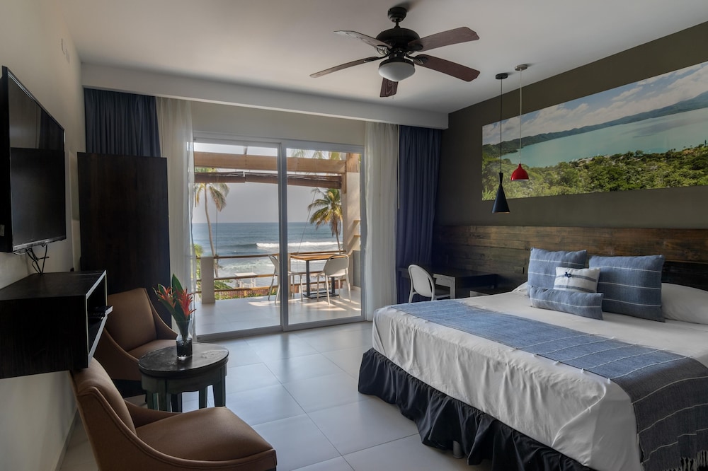 Premium Room, 1 King Bed, Sea Facing