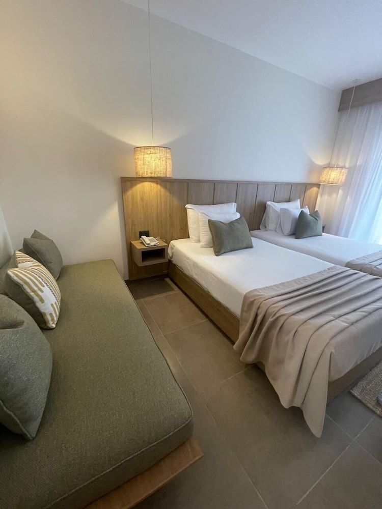 Superior Room, Garden View (Queen or Twin) photo 2