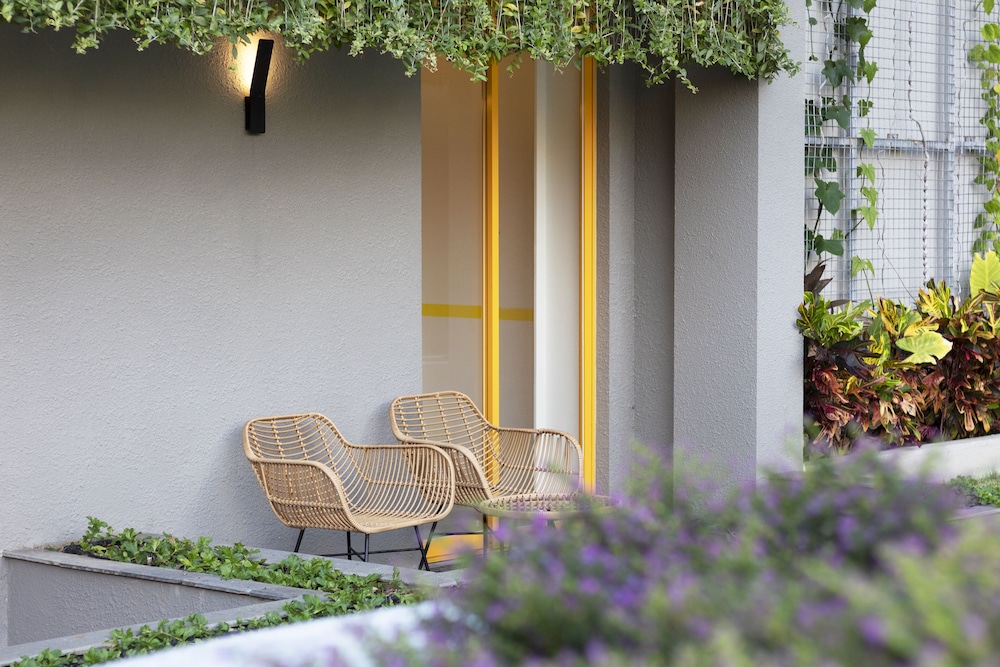 YELLO Room Garden Access - Photo 4