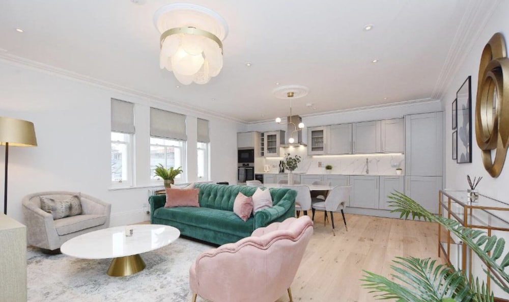 Signature Apartment photo 1