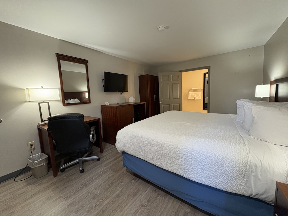 Room (King Bed Accessible Non-Smoking) - Photo 3
