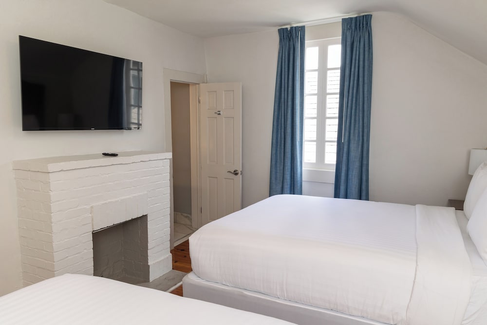 Deluxe Room, 2 Queen Beds - Photo 8