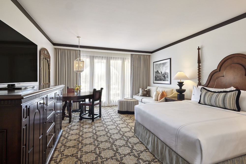 Suite, 1 King Bed - Photo 1