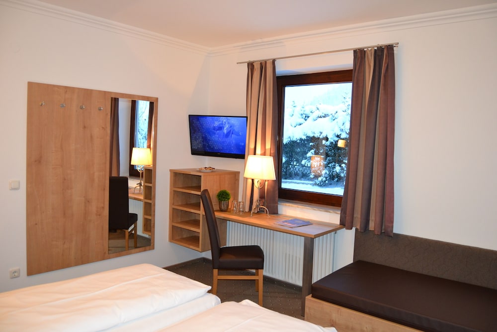 Standard Double Room - Photo 11