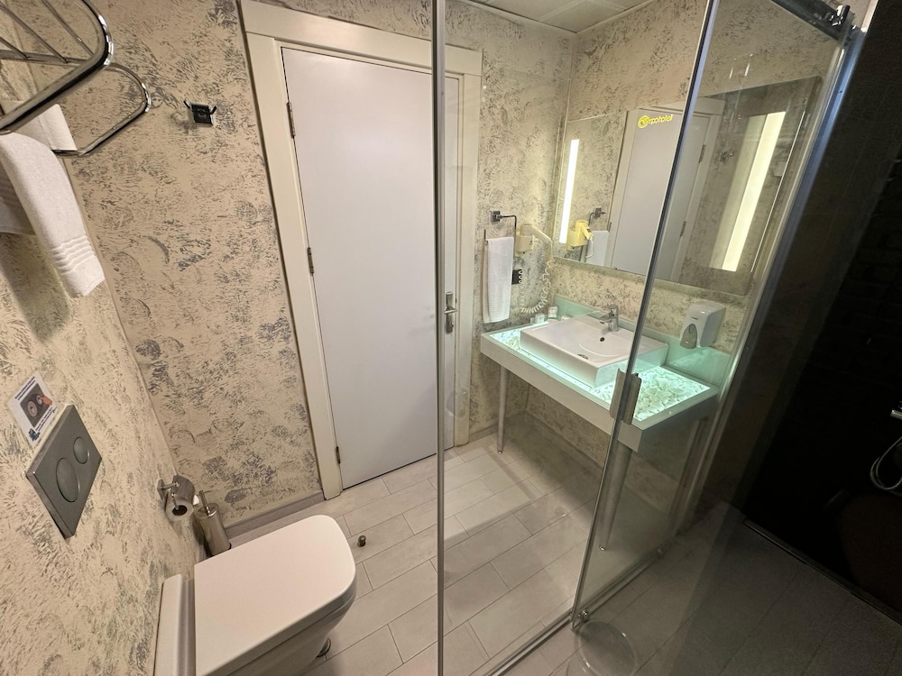 Standard Double Room with Extra Bed photo 3