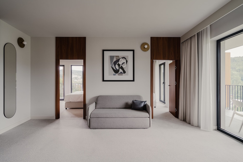Executive Suite - Photo 6