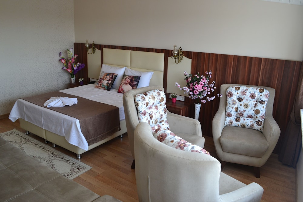 Deluxe Quadruple Room, 1 Bedroom, Non Smoking, City View photo 3