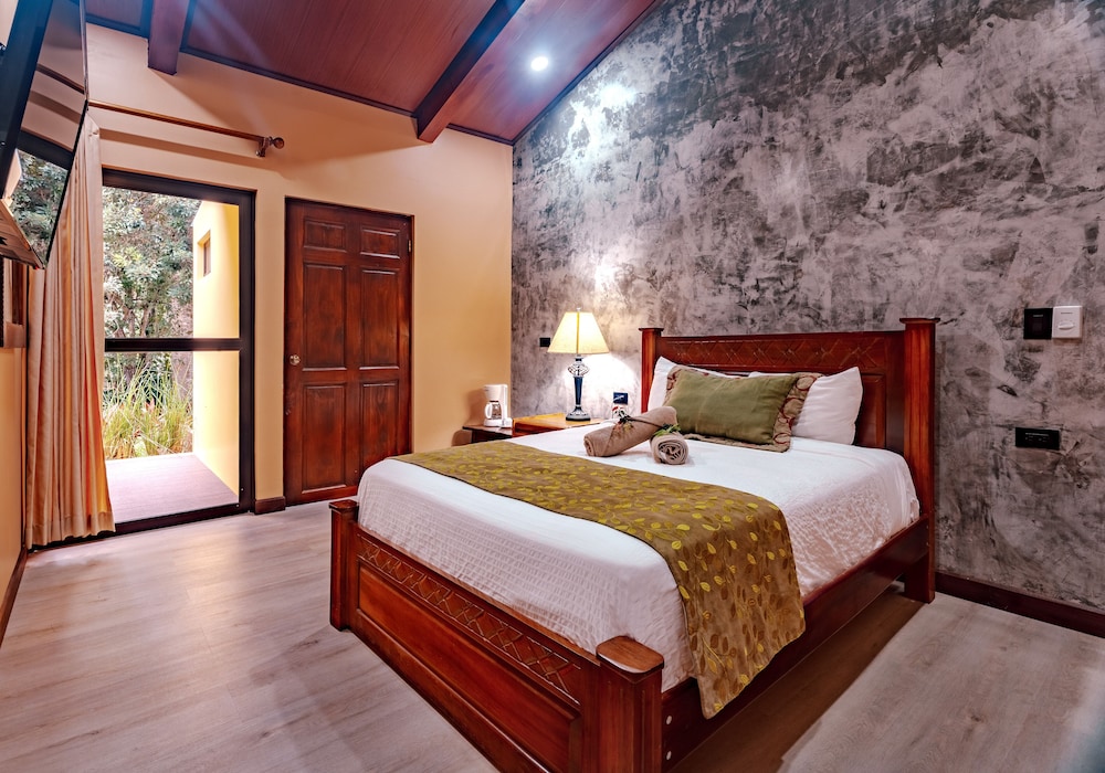 Standard Room (1 Queen Bed) photo 1