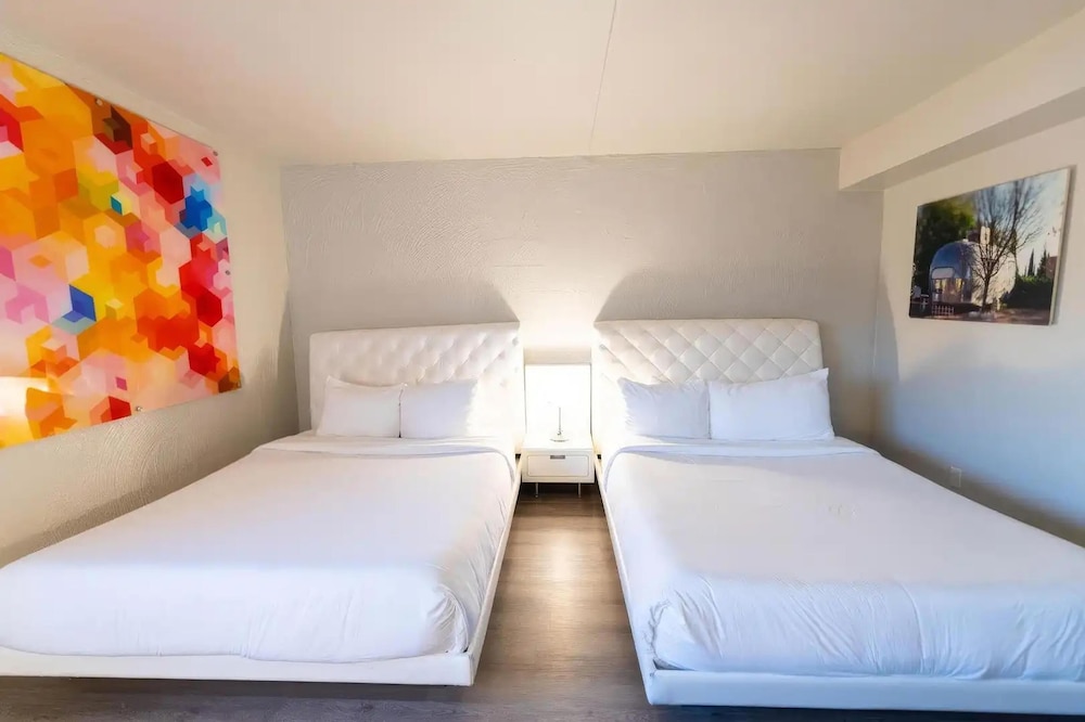 Suite, 2 Queen Beds, Non Smoking (Living Room) - Photo 1