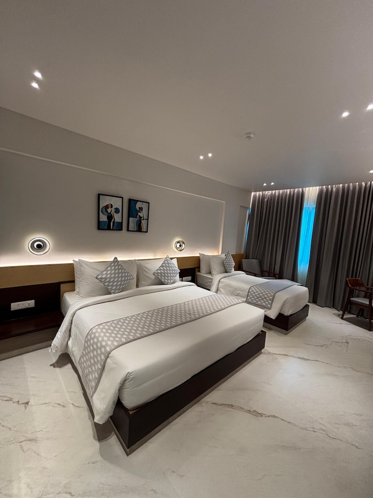 Family Triple Room, City View