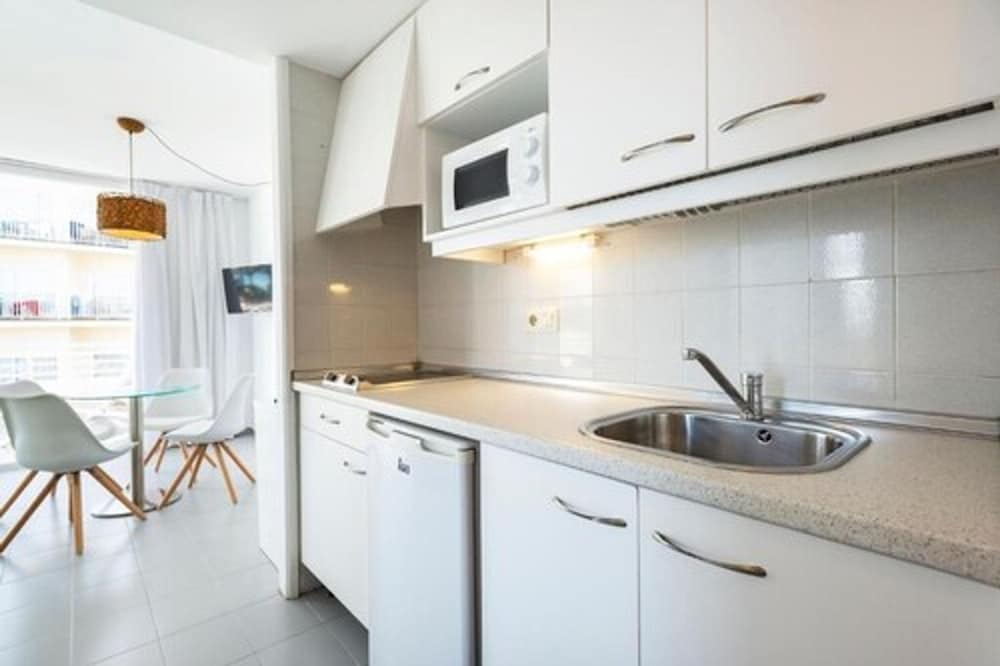 Apartment, 1 Bedroom, Balcony, Partial Sea View photo 2