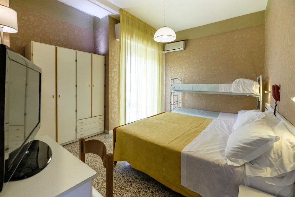 Standard Quadruple Room, Multiple Beds