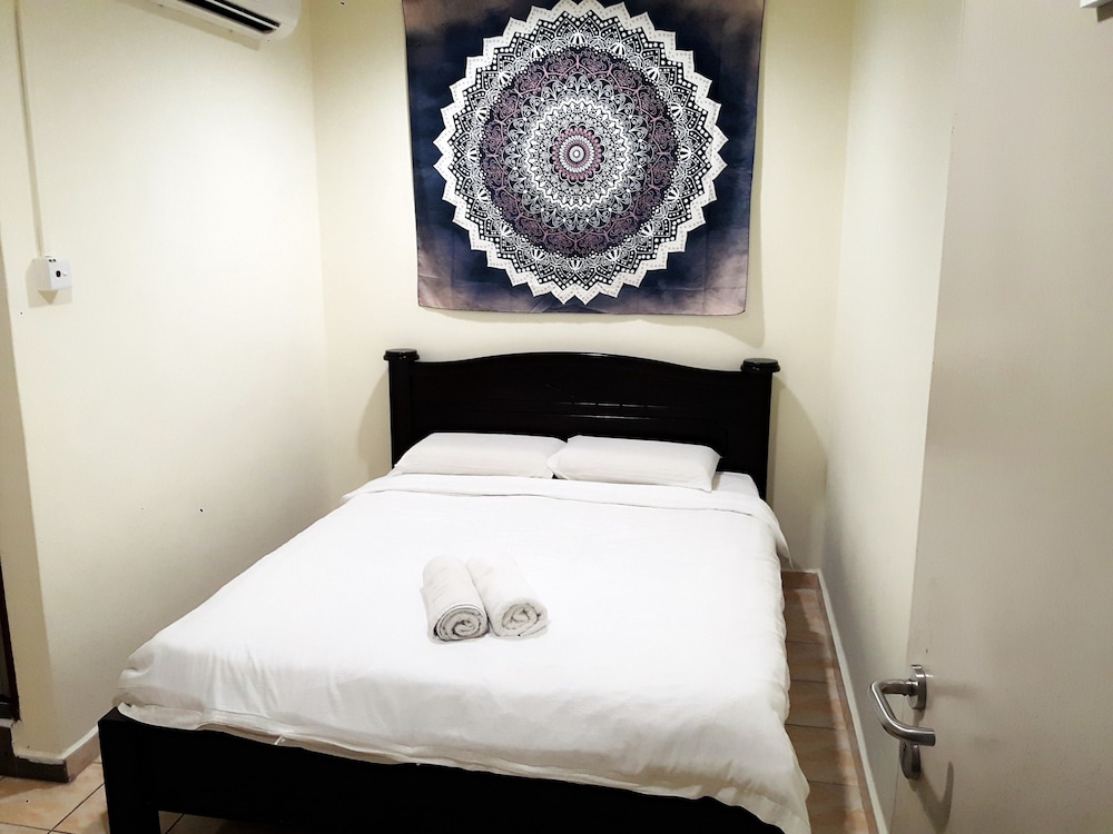 Queen Room photo 1