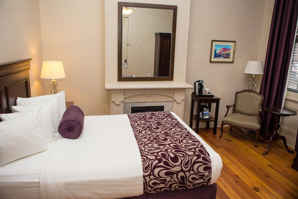 Deluxe Room, 1 Queen Bed - Photo 4