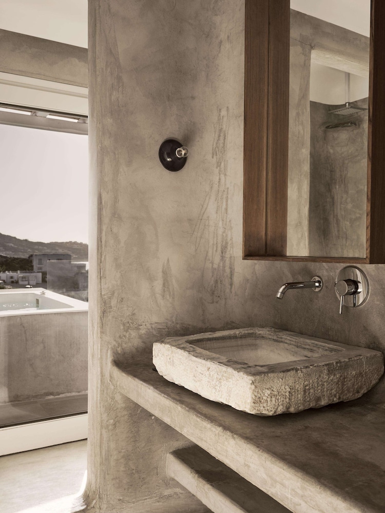 Honeymoon Sunset & Sea View Suite with Heated Plunge Pool