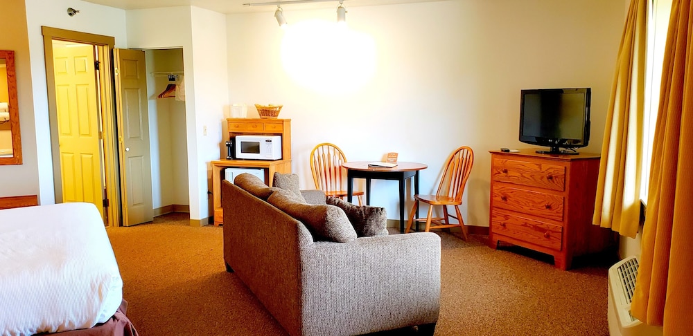 Deluxe Room, 1 King Bed, Non Smoking, Jetted Tub