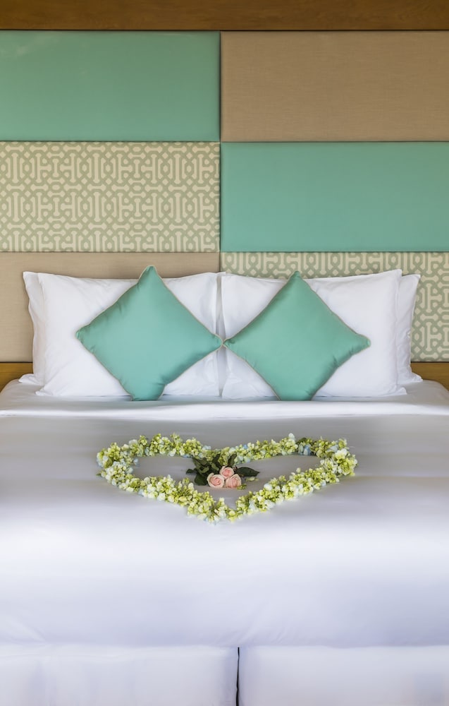 Fusion Deluxe Suite Twin Bed City View