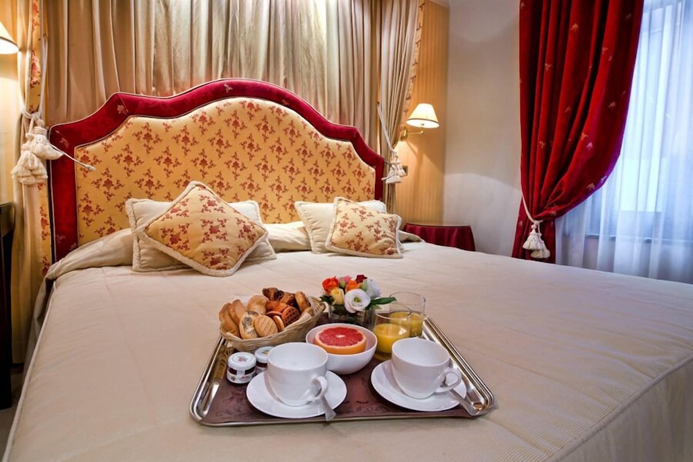 Standard Double or Twin Room photo 2