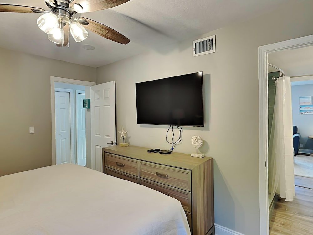 Condo, 1 King Bed with Sofa bed, Balcony (#1027 - No Pets) photo 3