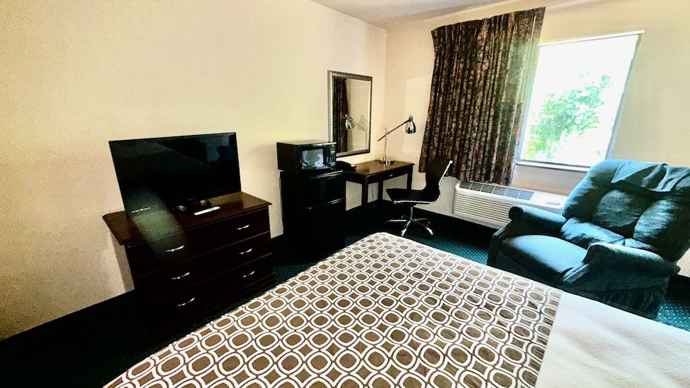 Standard Room, 1 Queen Bed, Non Smoking photo 2