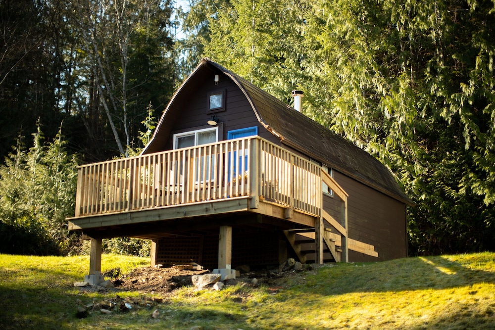 Small Vintage Cabin - Ocean View with Kitchenette photo 3