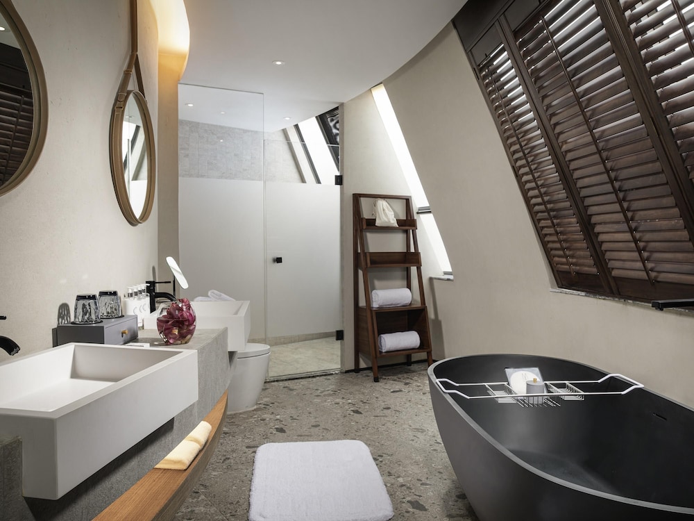 Room, 1 King Bed, Park View (The Azure Glaze) - Photo 3