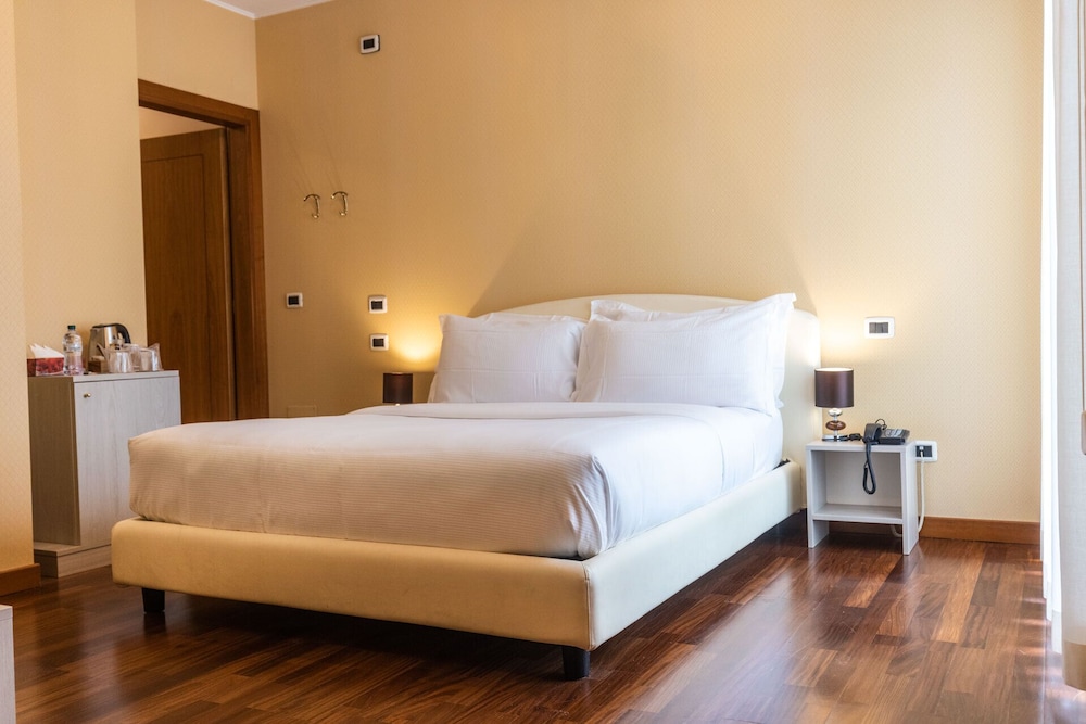 Panoramic Room