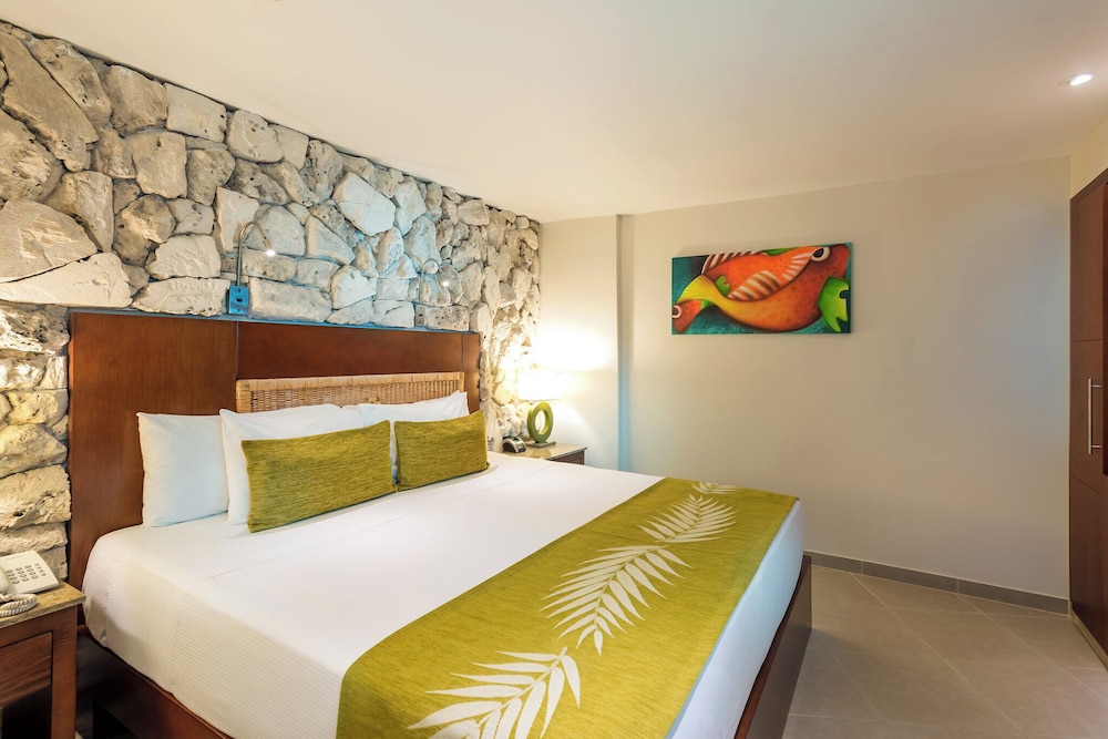 Standard Room, 1 King Bed, City View - Photo 5