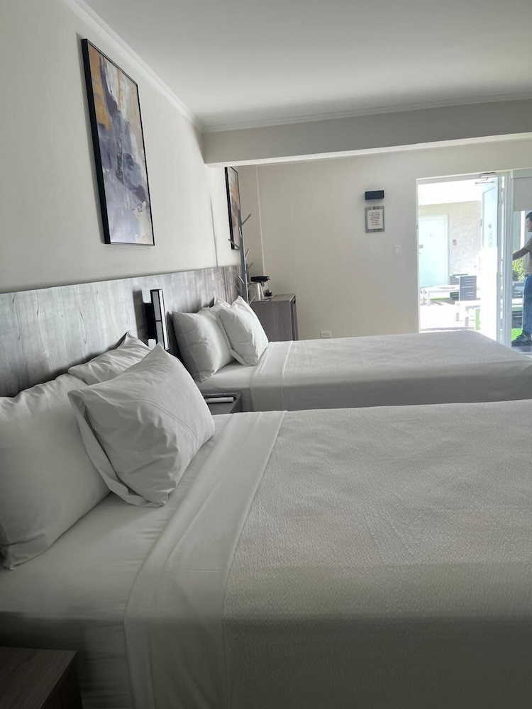 Standard Room, 2 Double Beds, Non Smoking, Pool View photo 1