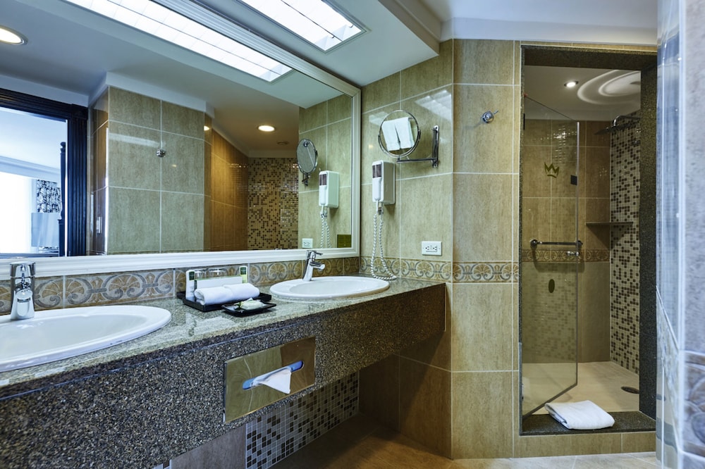 Suite, Oceanfront (B2C-CA) thumbnail 5