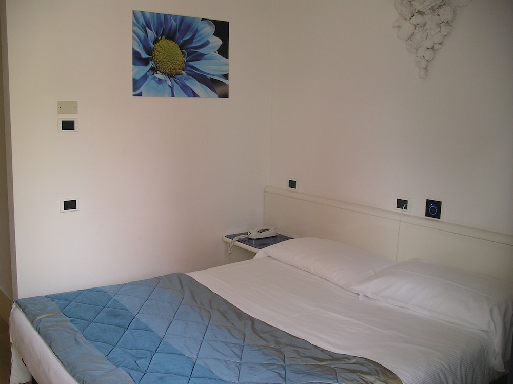 Standard Double Room Single Use photo 1