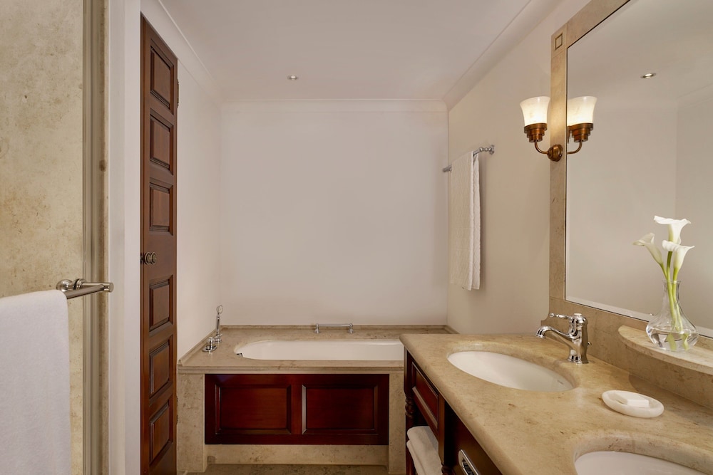 Classic Room, 1 Queen Bed, Garden View - Photo 10