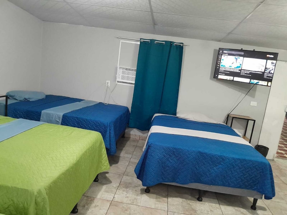 Basic Quadruple Room, Multiple Beds photo 1