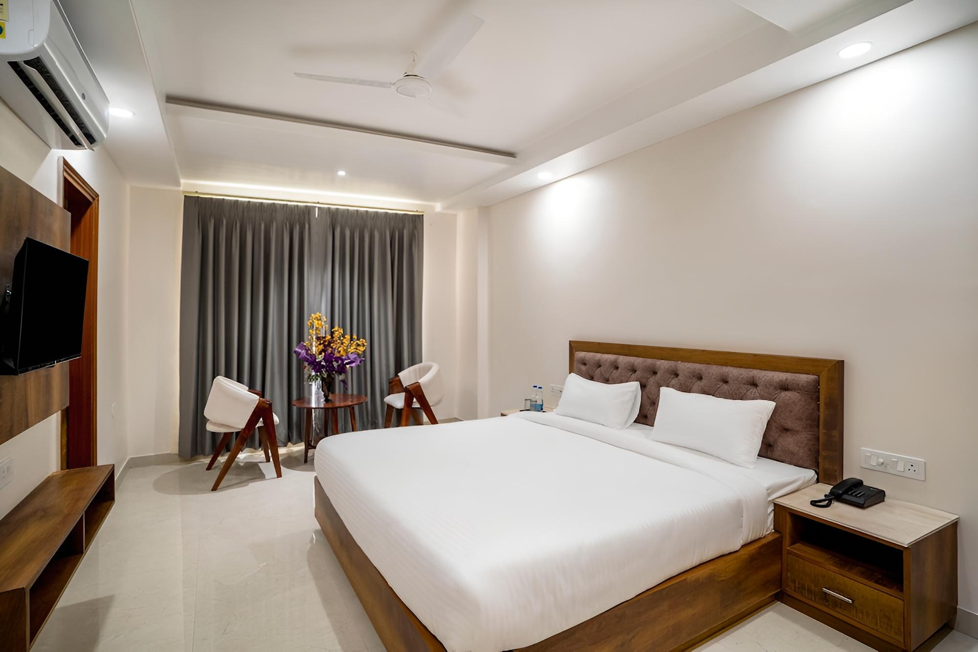 Deluxe Room - Photo 2