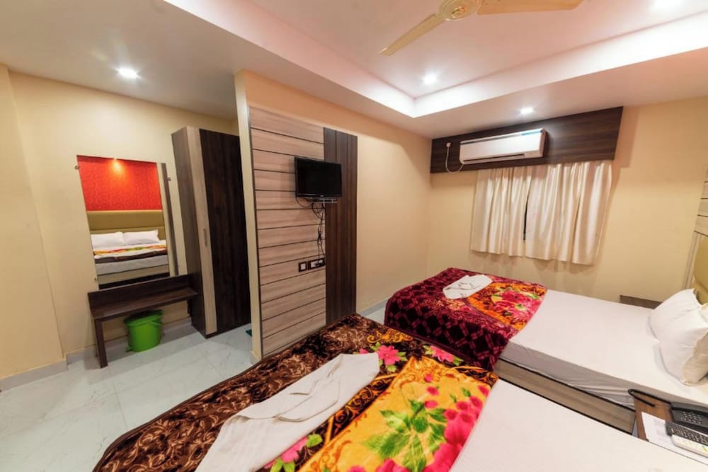 Deluxe Quadruple Room, City View photo 3