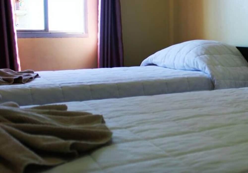 Business Double Room, 1 King Bed, Non Smoking, Private Bathroom