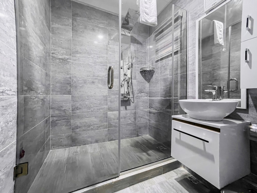 Executive Room - Photo 6