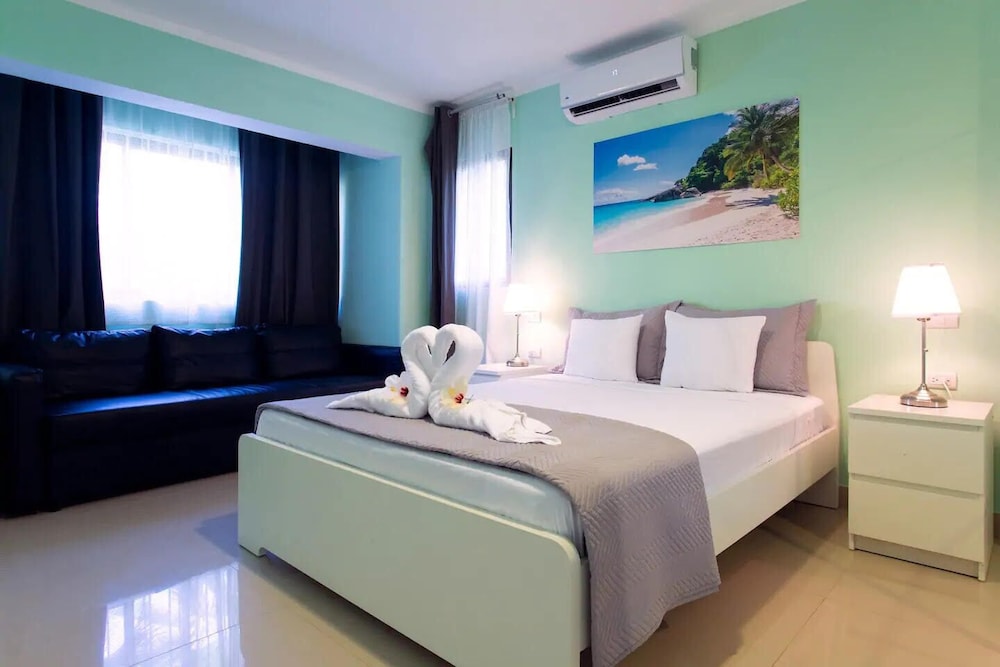 Deluxe Villa, 2 Bedrooms, Garden View, Beachside photo 3