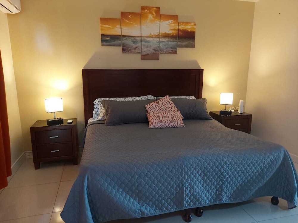Deluxe Studio, 1 King Bed, Kitchen