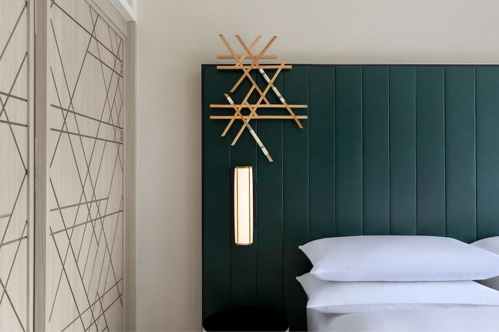 Studio Suite, 1 King Bed, Club Lounge Access photo 2