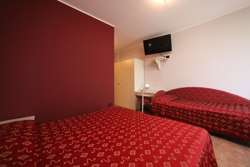 Basic Double or Twin Room, Tower photo 3