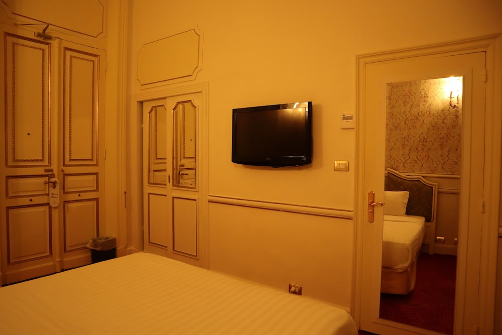 Golden Classic Room City View - Photo 2