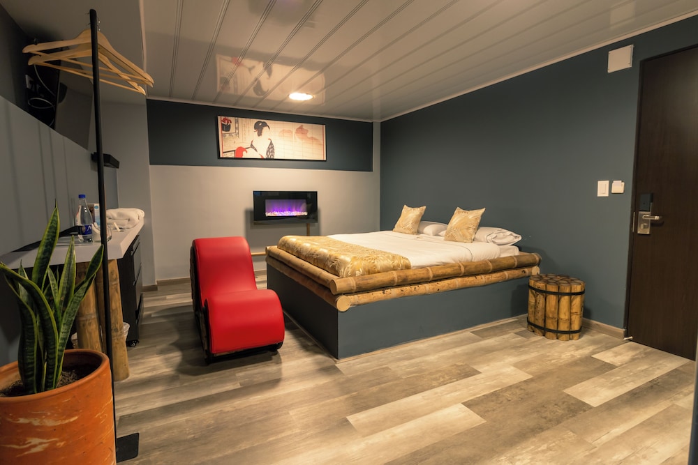 Deluxe Room, 1 Queen Bed