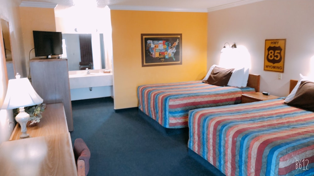 Deluxe Room, 2 Queen Beds, Non Smoking, Refrigerator & Microwave photo 1