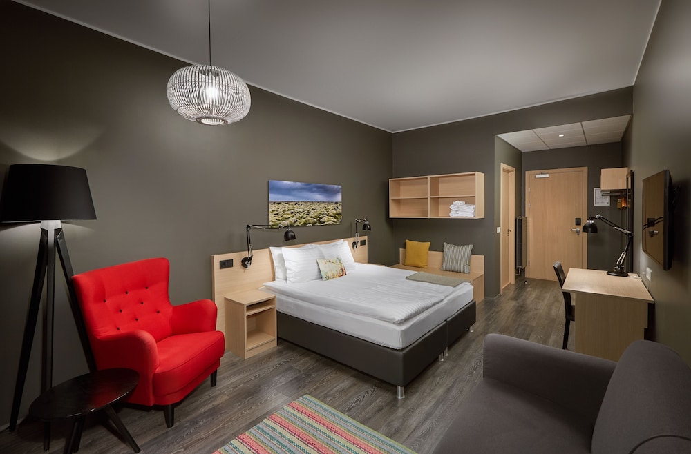 King Deluxe Room with Sofabed photo 3