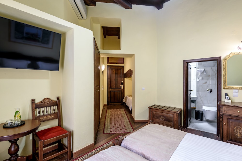 Standard Triple Room - Photo 7